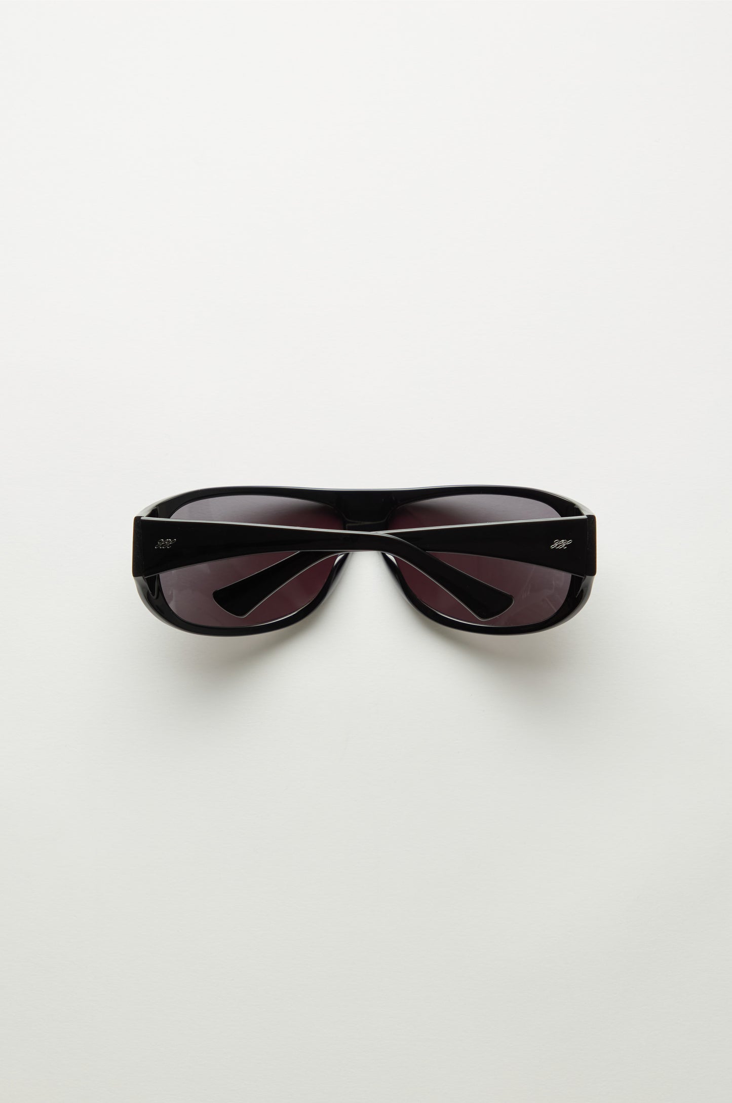 Devon | Black & Black