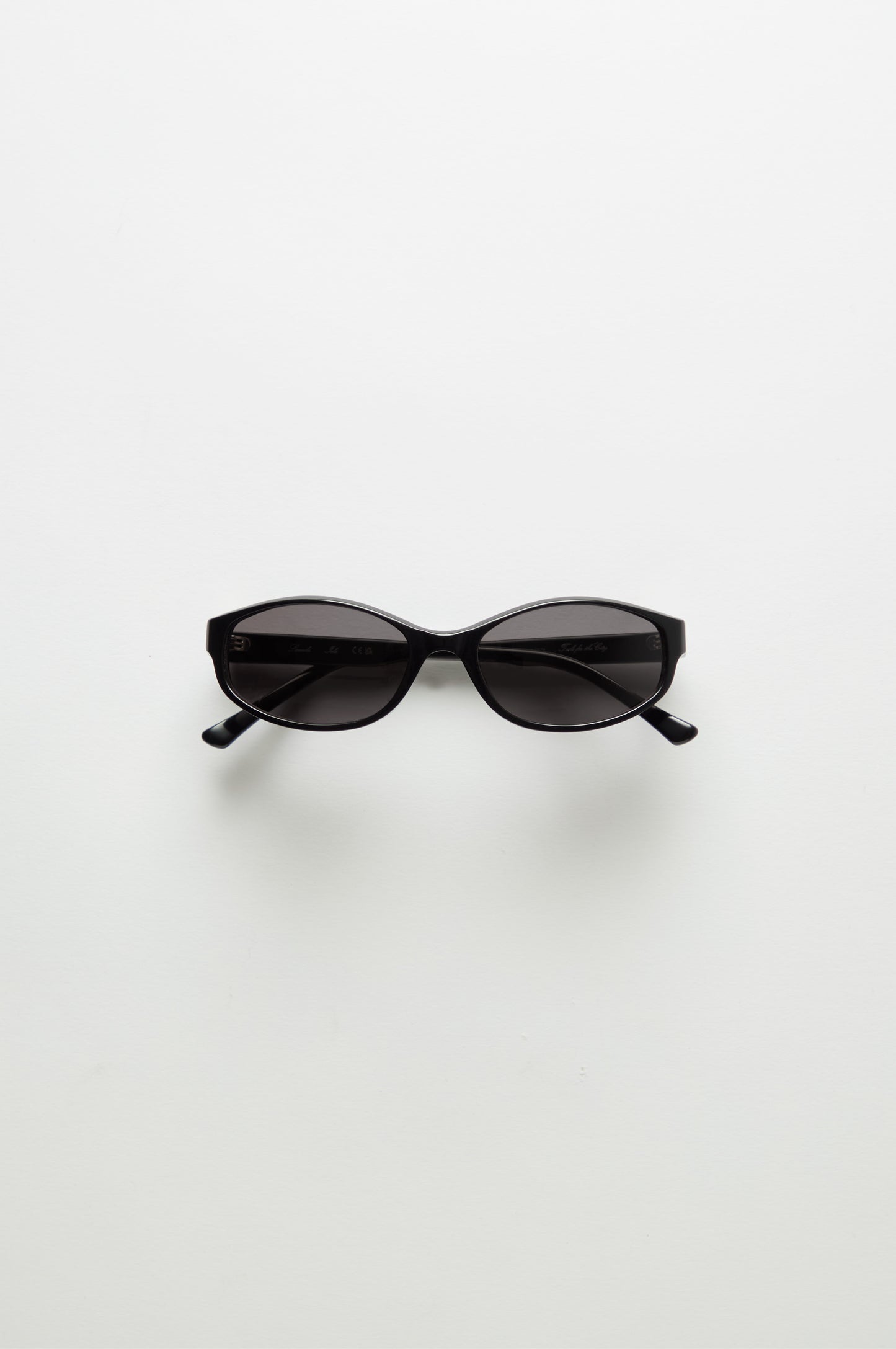 Isla | Black & Black