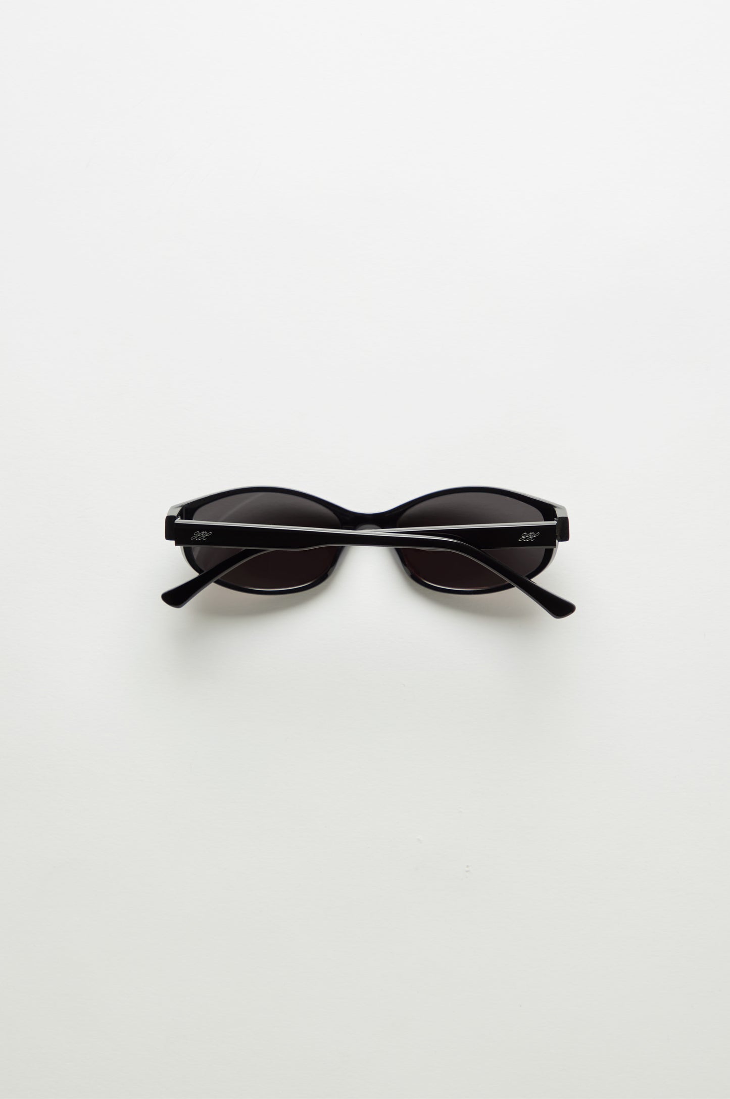 Isla | Black & Black