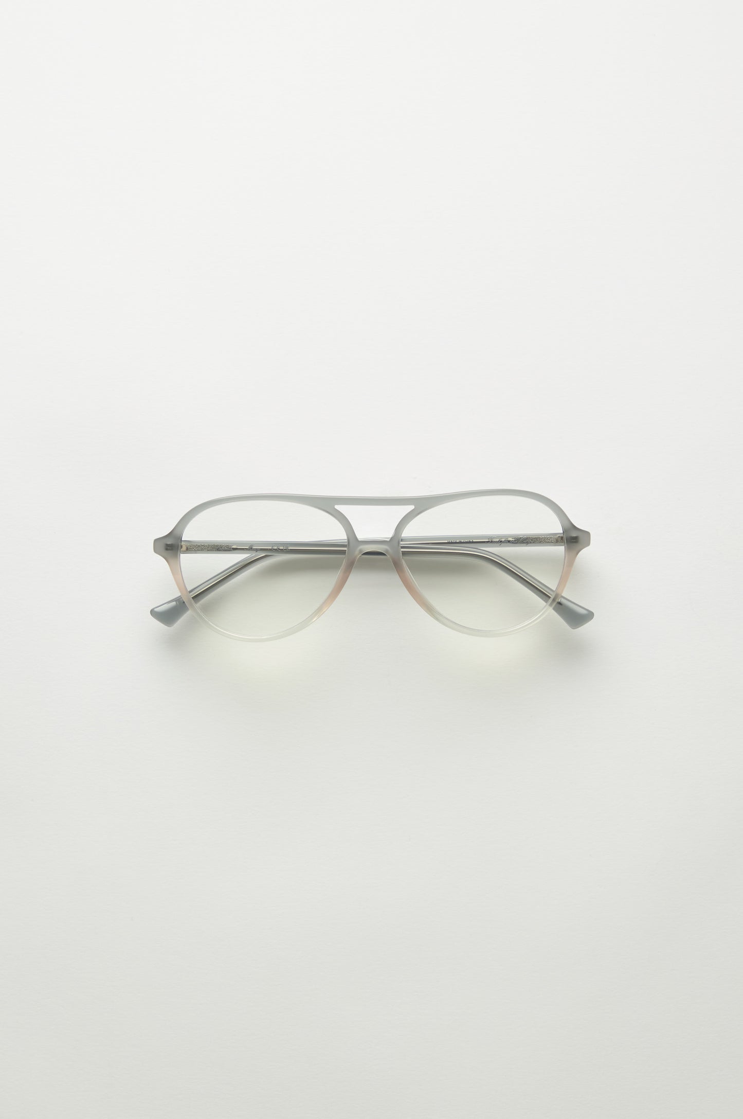 Maxy | Oyster & Clear