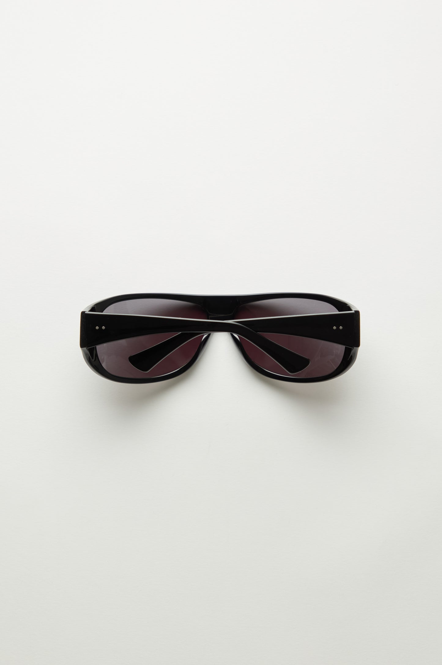 Devon | Black & Black