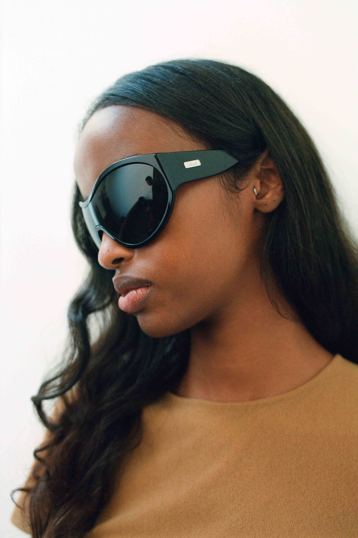 Dina | Black & Black