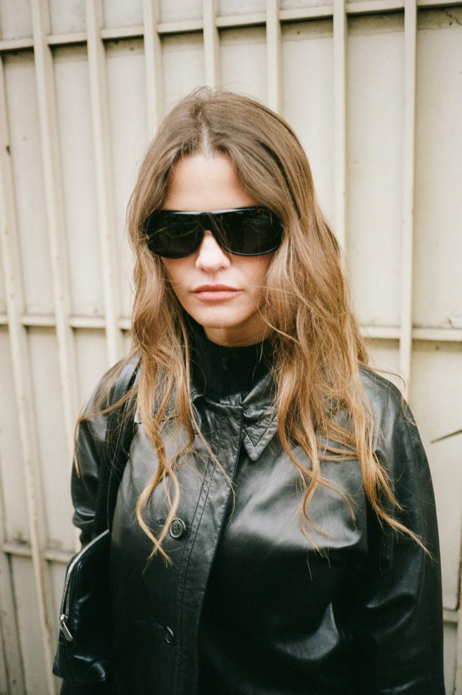 Devon | Black & Black