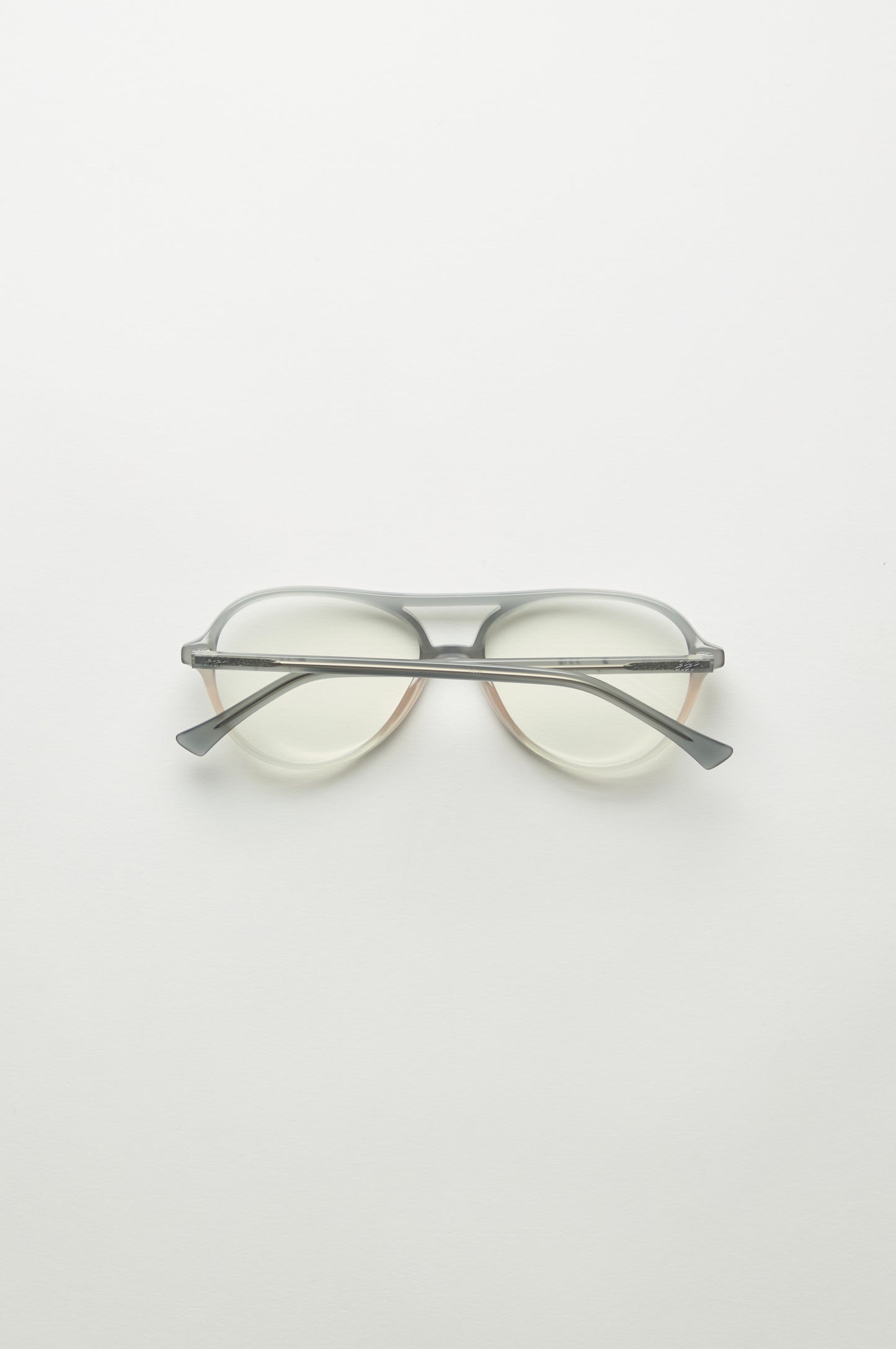 Maxy | Oyster & Clear