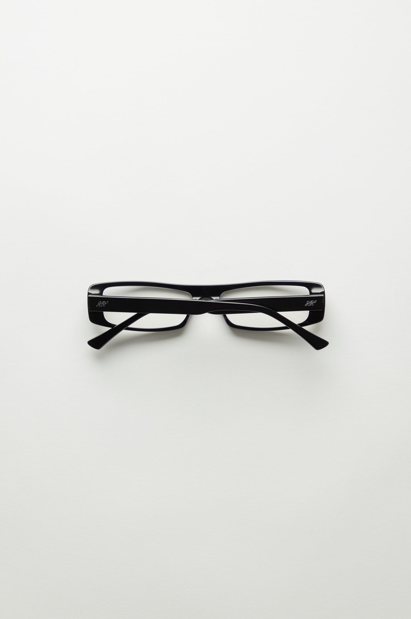 Xena | Black & Clear